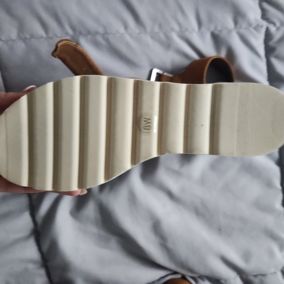 Universal Thread Tan Sandals with Buckle Straps - Picture 4 of 4